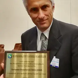 EGU President Alberto Montanari with IUGG plaque bestowed to EGU