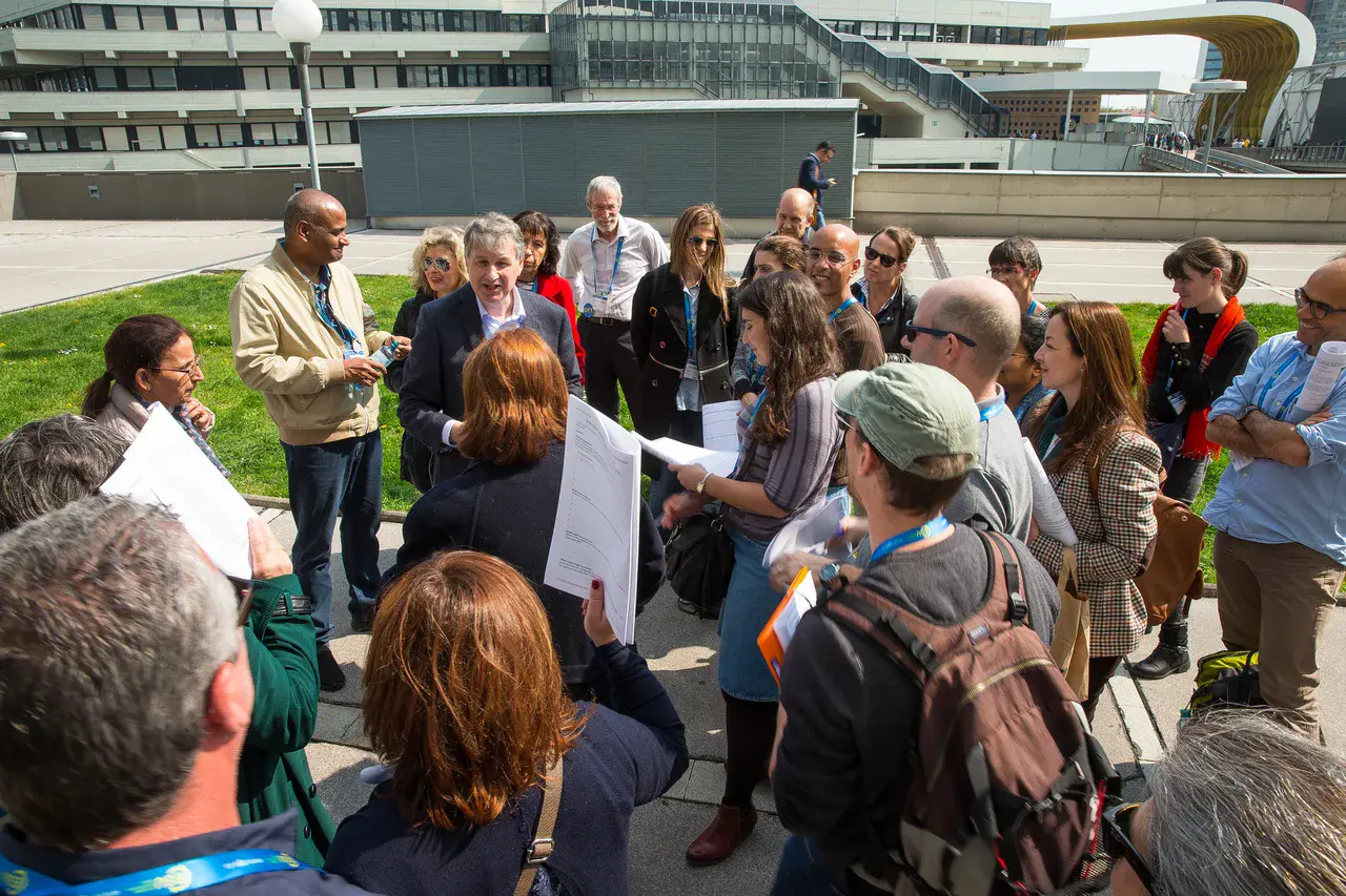 Geology outdoors with CoE Chairman, Chris King (Credit: EGU/Foto Pfluegl)