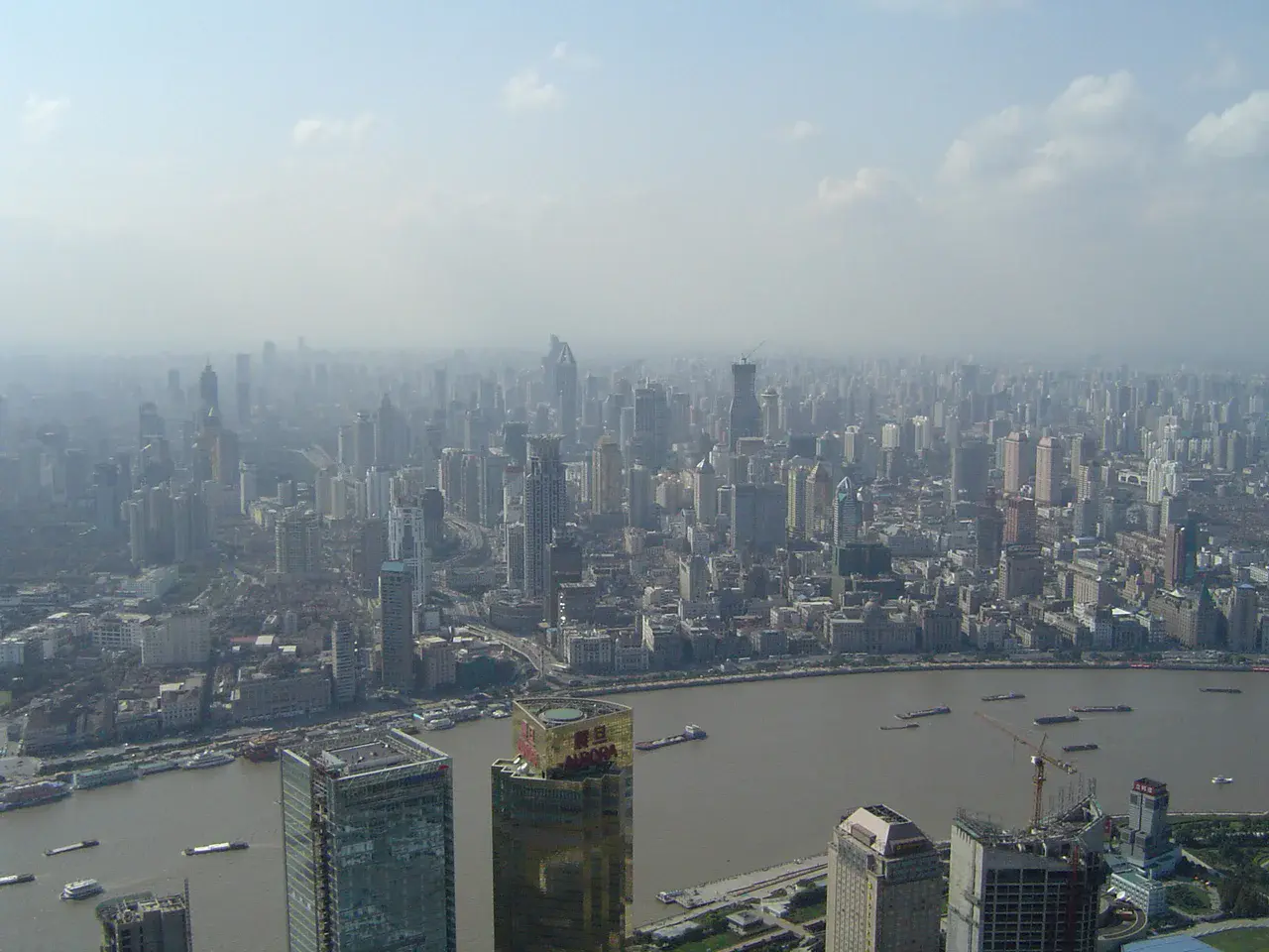 A view of Shanghai's polluted sky (Credit: http://www.photoeverywhere.co.uk)