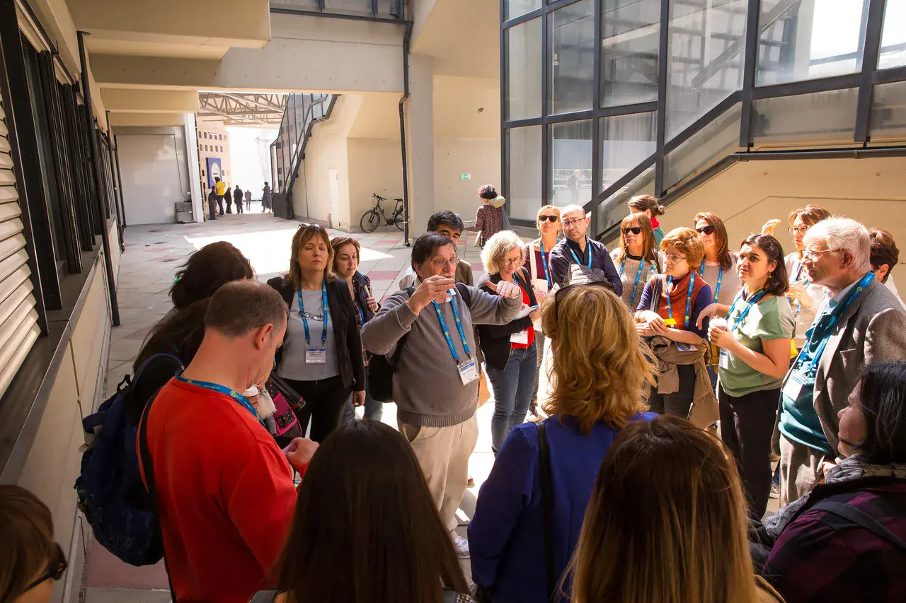 Learning outside the classroom, with CoE member, Steve Macko (Credit: EGU/Foto Pfluegl)