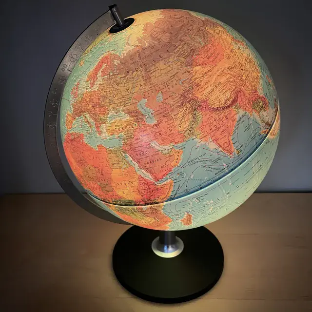Grace Shephard: Internal glow globe - Eurasia (imaggeo.egu.eu)