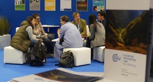 sci pol helpdesk cropped.jpg