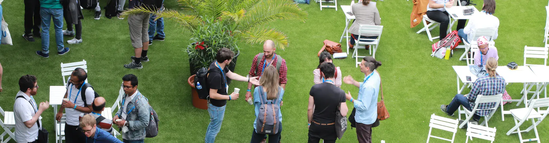 networking outdoors EGU22.JPG (Credit: Vuong Pham)