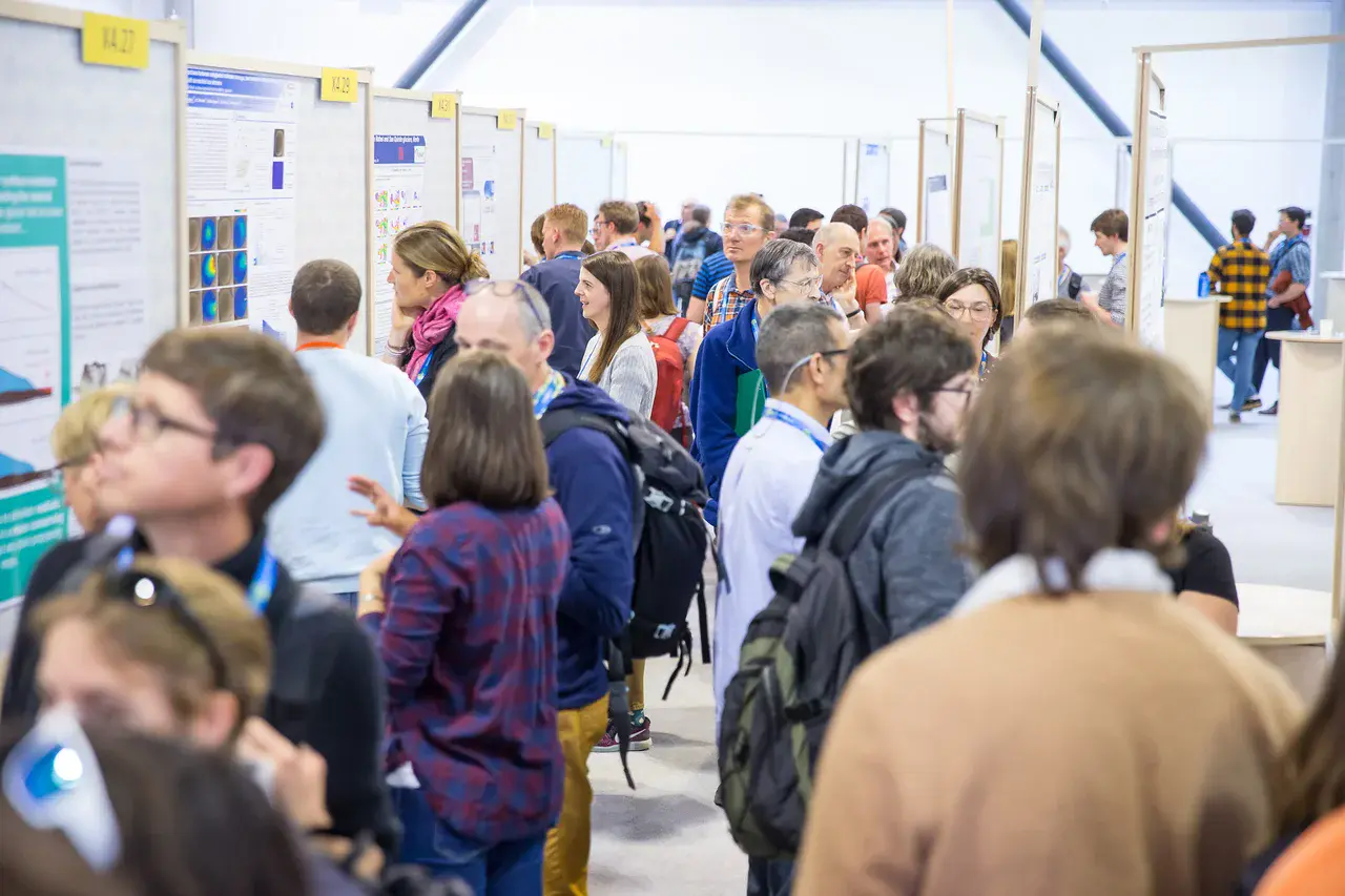 Poster Session - gathering (Credit: EGU/Foto Pfluegl)