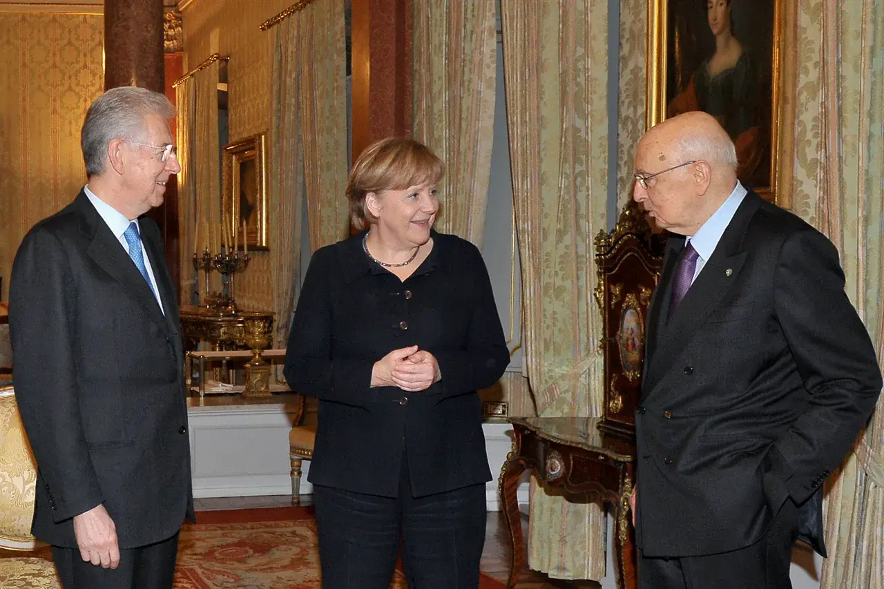 Mario Monti (left), Angela Merkel and Giorgio Napolitano (Credit: Presidenza della Repubblica)