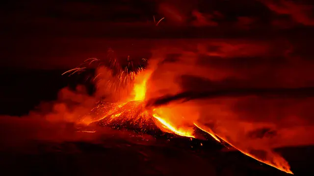 Etna eruption: 28 November 2013 (Credit: Marco Neri, imaggeo.egu.eu)
