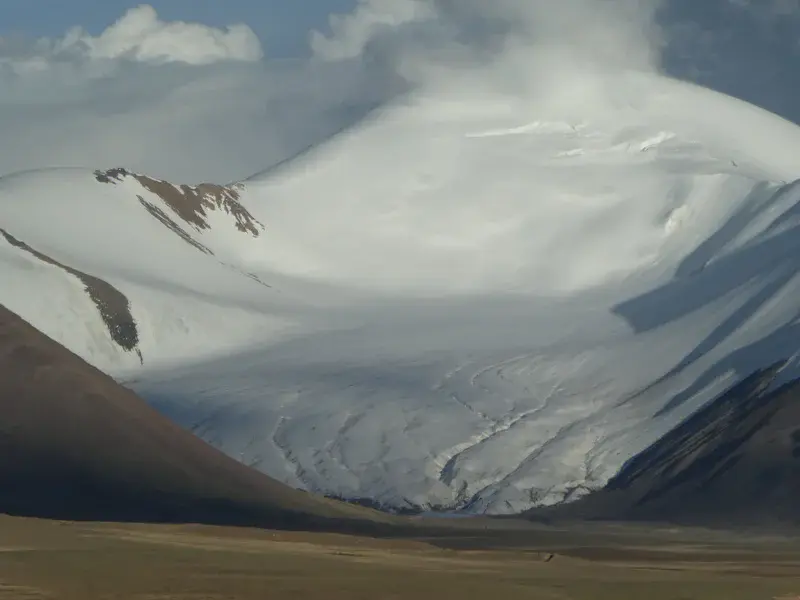 Kunlun Glacier (Credit: Courtesy of Lon Abbott and Terri Cook)