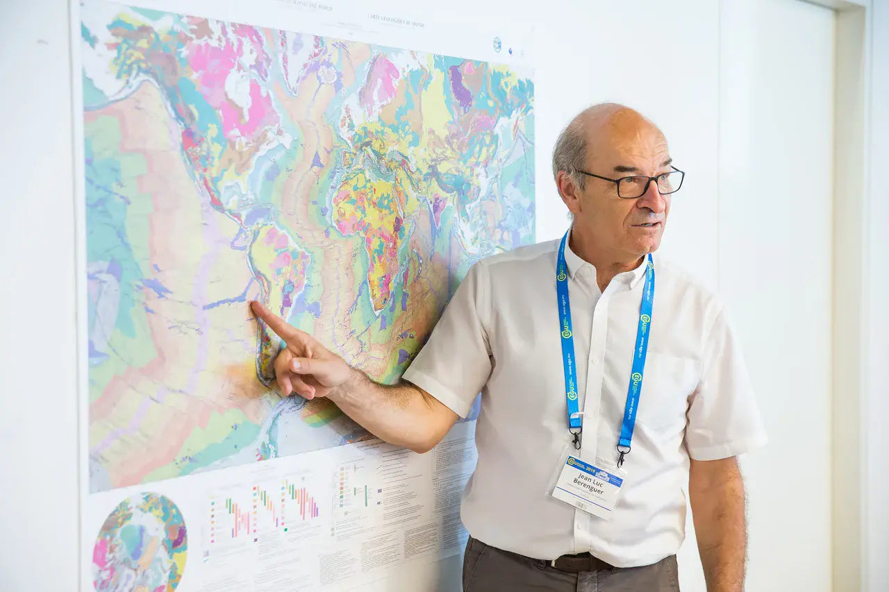 Jean-Luc Berenguer (CoE), experienced teacher leading practical session (Credit: EGU/Foto Pfluegl)